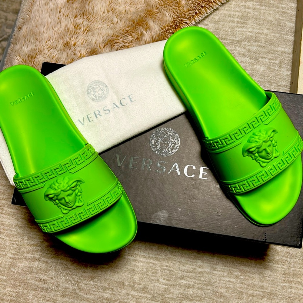 EUC Versace Gomma Pool Slides Sz.40
